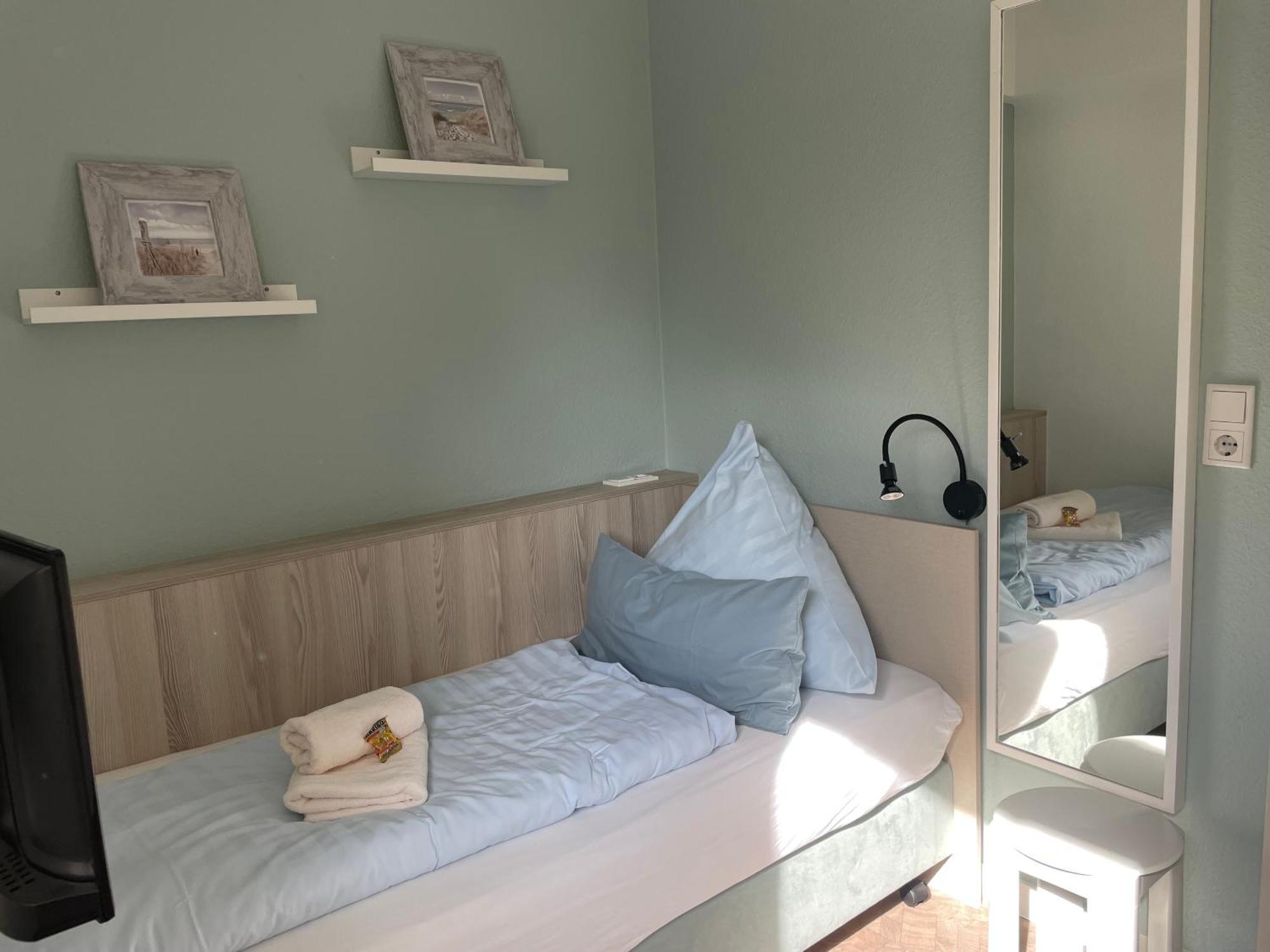 Hotel Garni Goldener Anker Greetsiel Esterno foto